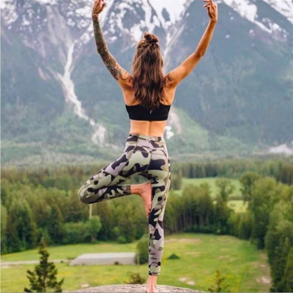 Zyia Active Camo Print Light n Tight Legging Size 2 - Picture 3 of 9